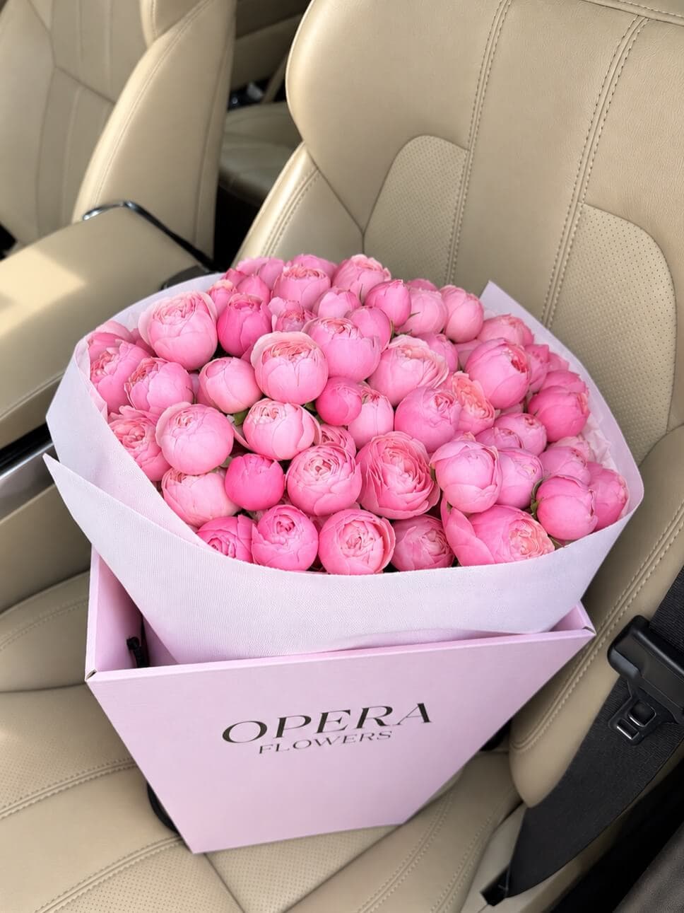 Монобукет з преміальних піоновидних троянд Silva Pink